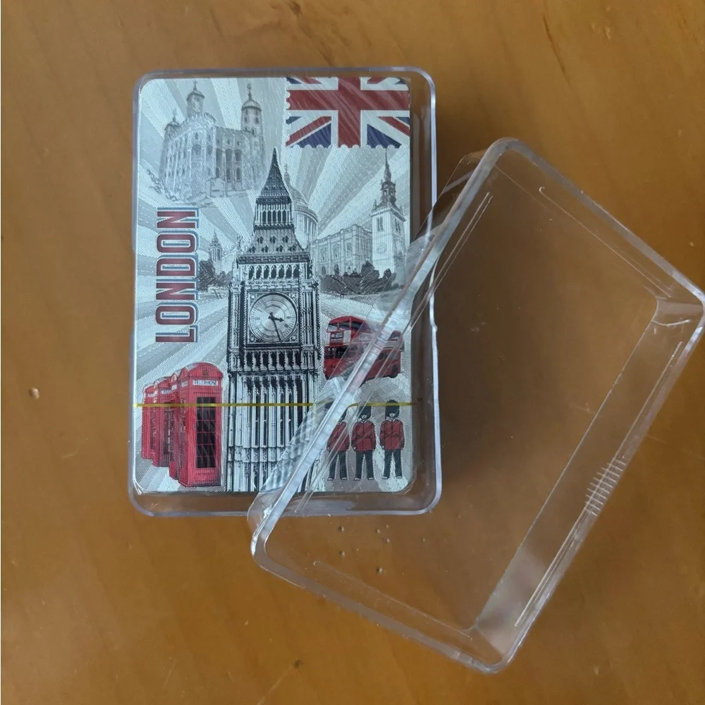 London Deck of Playing Cards - Picture 2 of 4